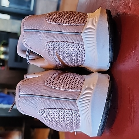 EUC Nike: Quest 2 Running Shoe, Stone Mauve, Women's 10.5 - Picture 3 of 12